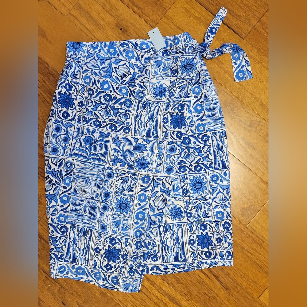 Ann Taylor Blue and White Patterned Wrap Skirt 2P NWT!